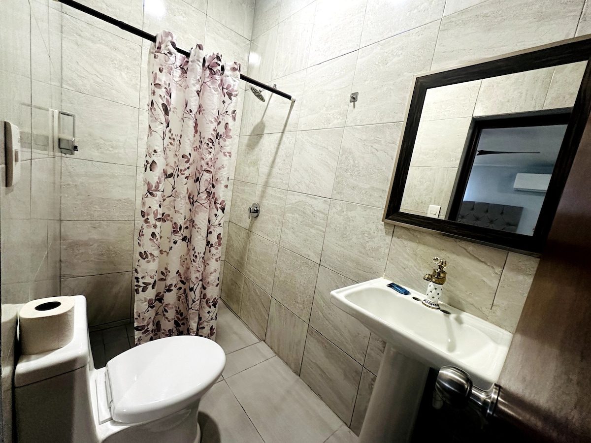 Key Access, Tv65” Central *Clean Bathroom, Wifi