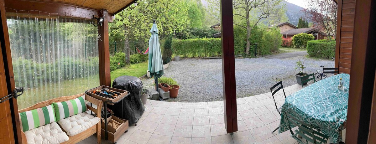 Cottage (6-10 pers) next to the lake of Annecy
