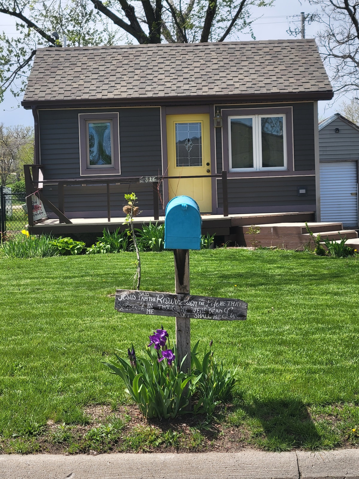 Tiny Cozy Cottage