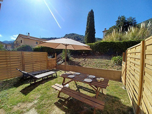 Bel appartement avec jardin, accès direct piscine