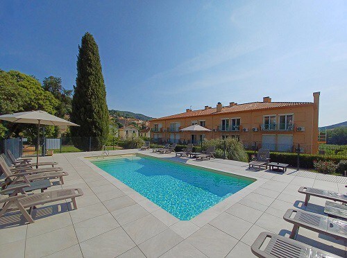 Bel appartement avec jardin, accès direct piscine