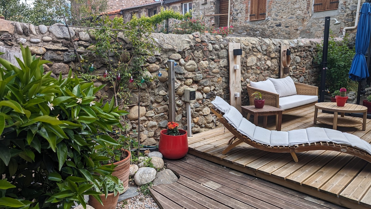 Renovated barn w/ garden access