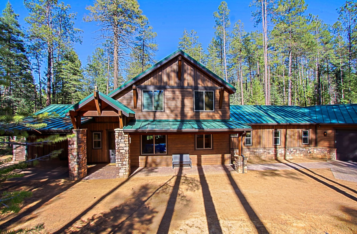Luxury Cabin in a woods! 7000 ft elevation!