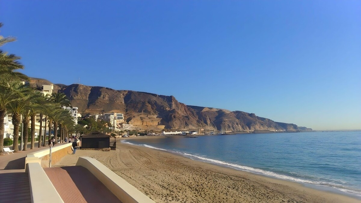 Spacious and charming Villa 800m Aguadulce beach