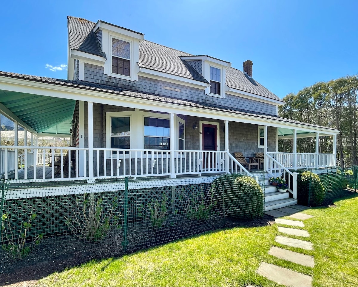 Charming Cliff cottage