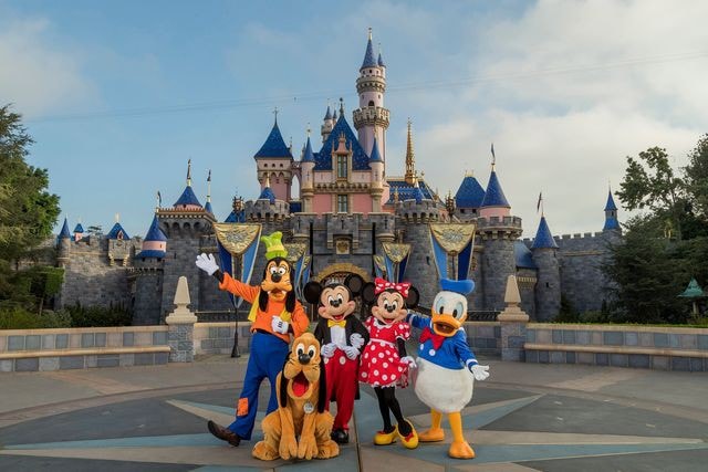 5 Min to Disneyland–BOHO Style Family Home
