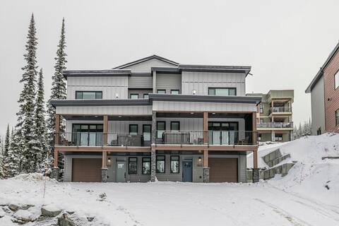 Largest property on the mountain. New whole duplex