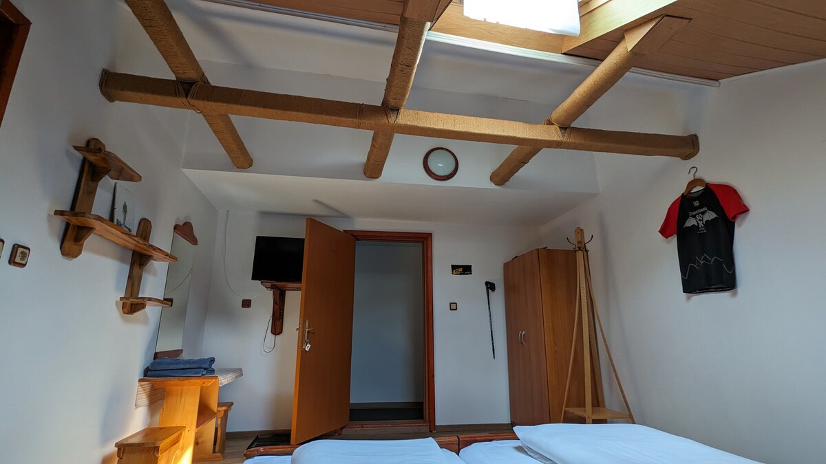 Private room in Zarnesti [15sqm]. Casa Dode [2]