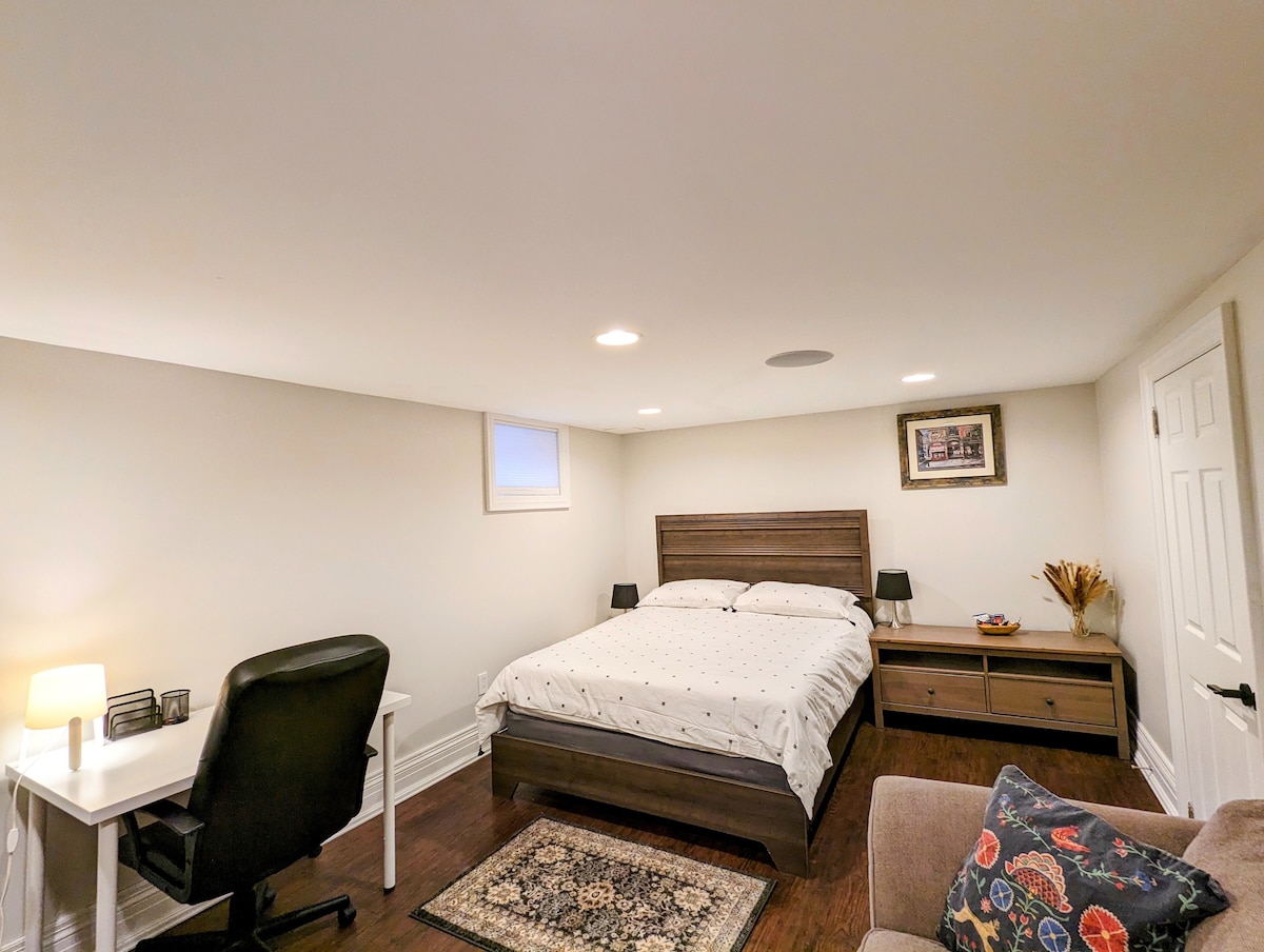 Large Room in a Premium Suite (Bedroom B)
