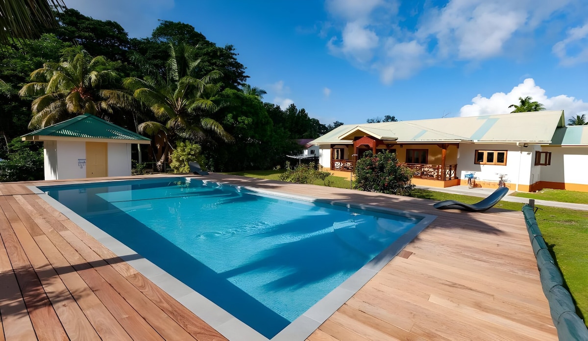 JMSVentures - Luxurious Villa + Private Pool