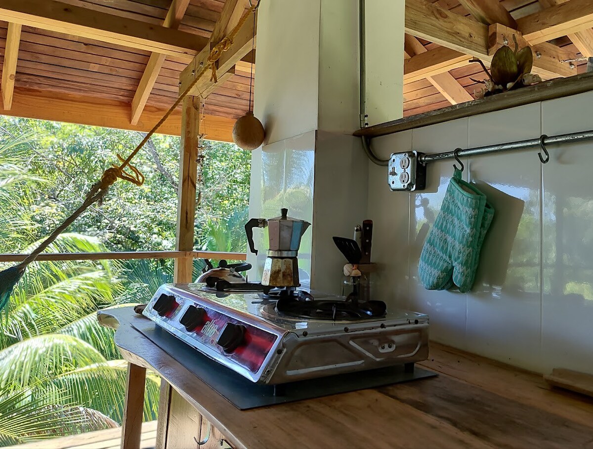 Green lodging with treehouse feel at "Casalina"