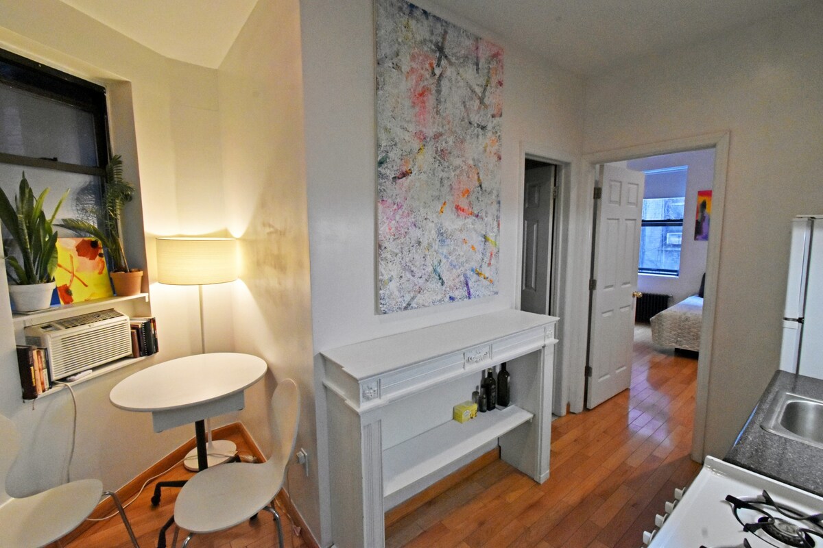 Private Room in Artsy Lower Manhattan Apartment
