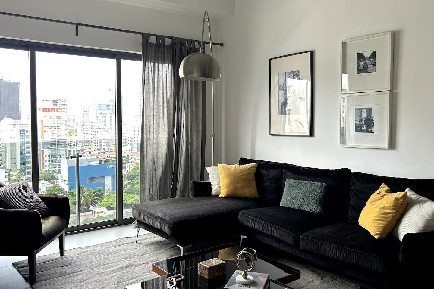 Panorama 12-D - Millones