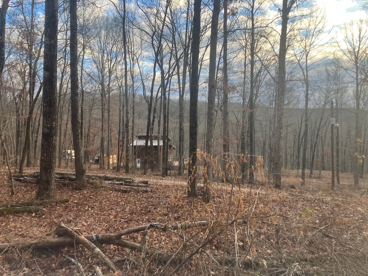 Red Star Retreat Cabin with hot tub