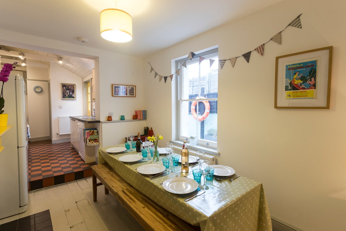 Sunshine Villa Broadstairs sleeps 8 close to beach