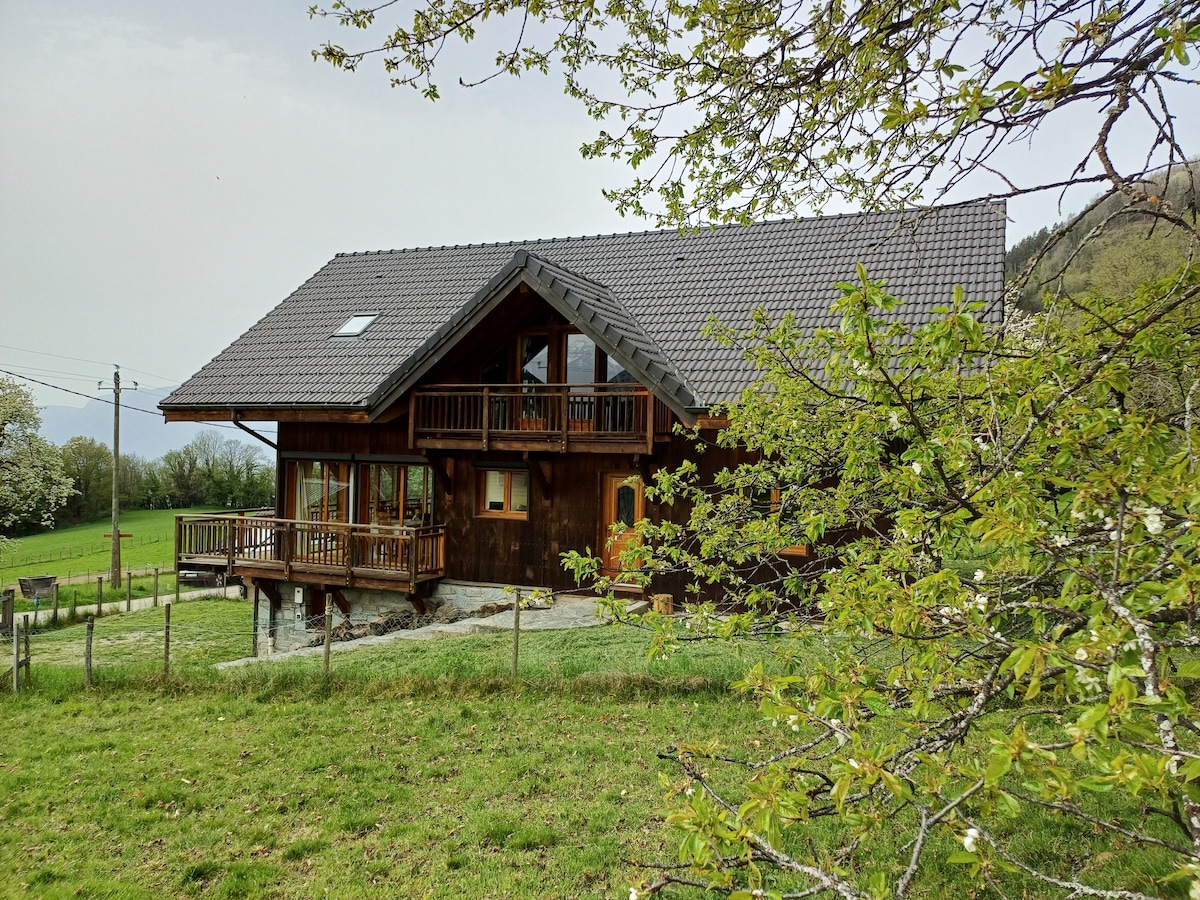 宽敞的度假木屋，可欣赏壮观的景色，是夏季/冬季的理想选择