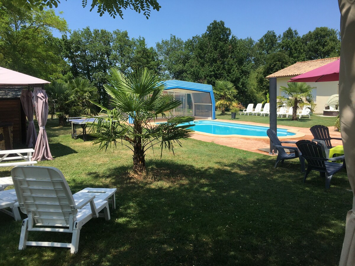 GITES 300m²16 pers piscine couverte§chauffée SDJ