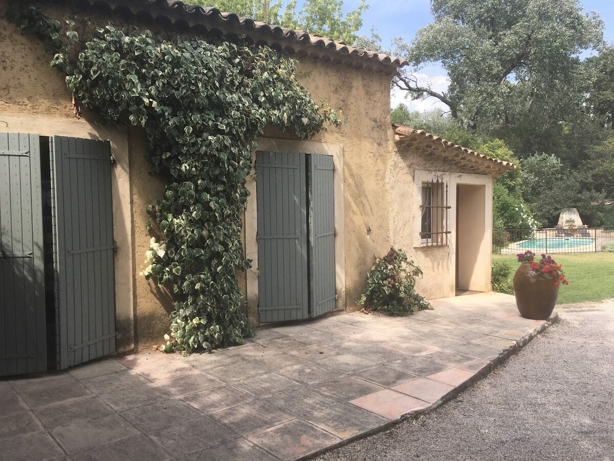House with character: 3 km (2 miles) from Aix