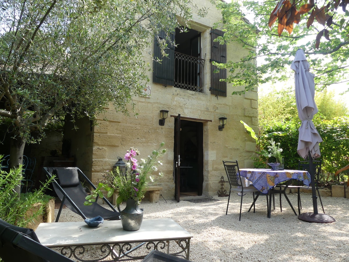 Uzès Piscine-Jardin-clim的正宗mazet。