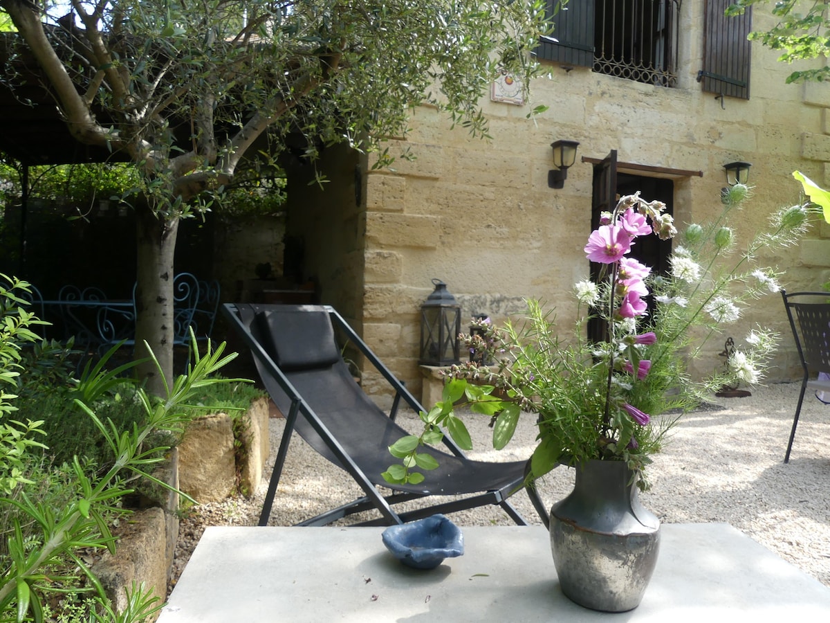 Uzès Piscine-Jardin-clim的正宗mazet。