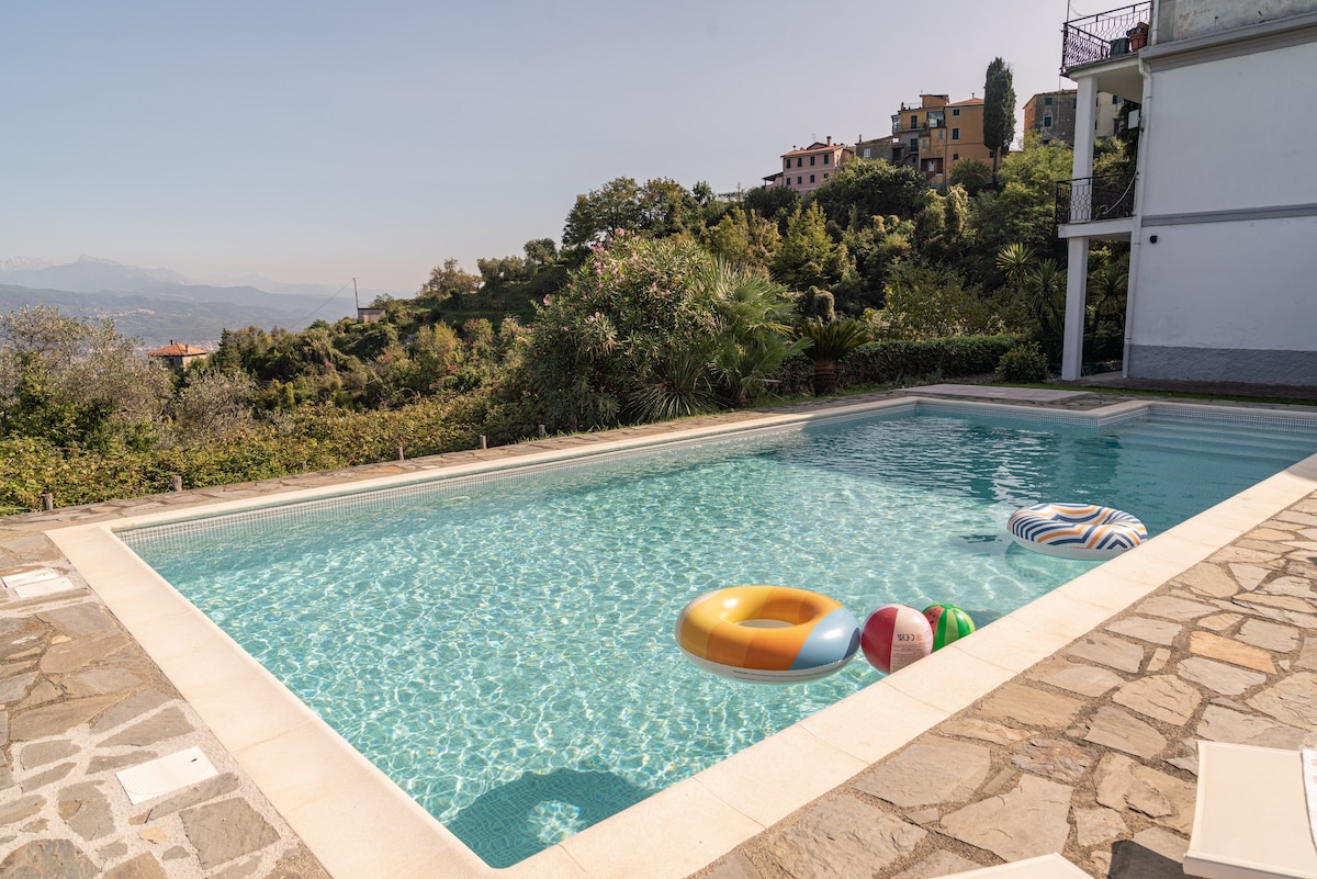 靠近Cinque Terre -带泳池的山地农舍