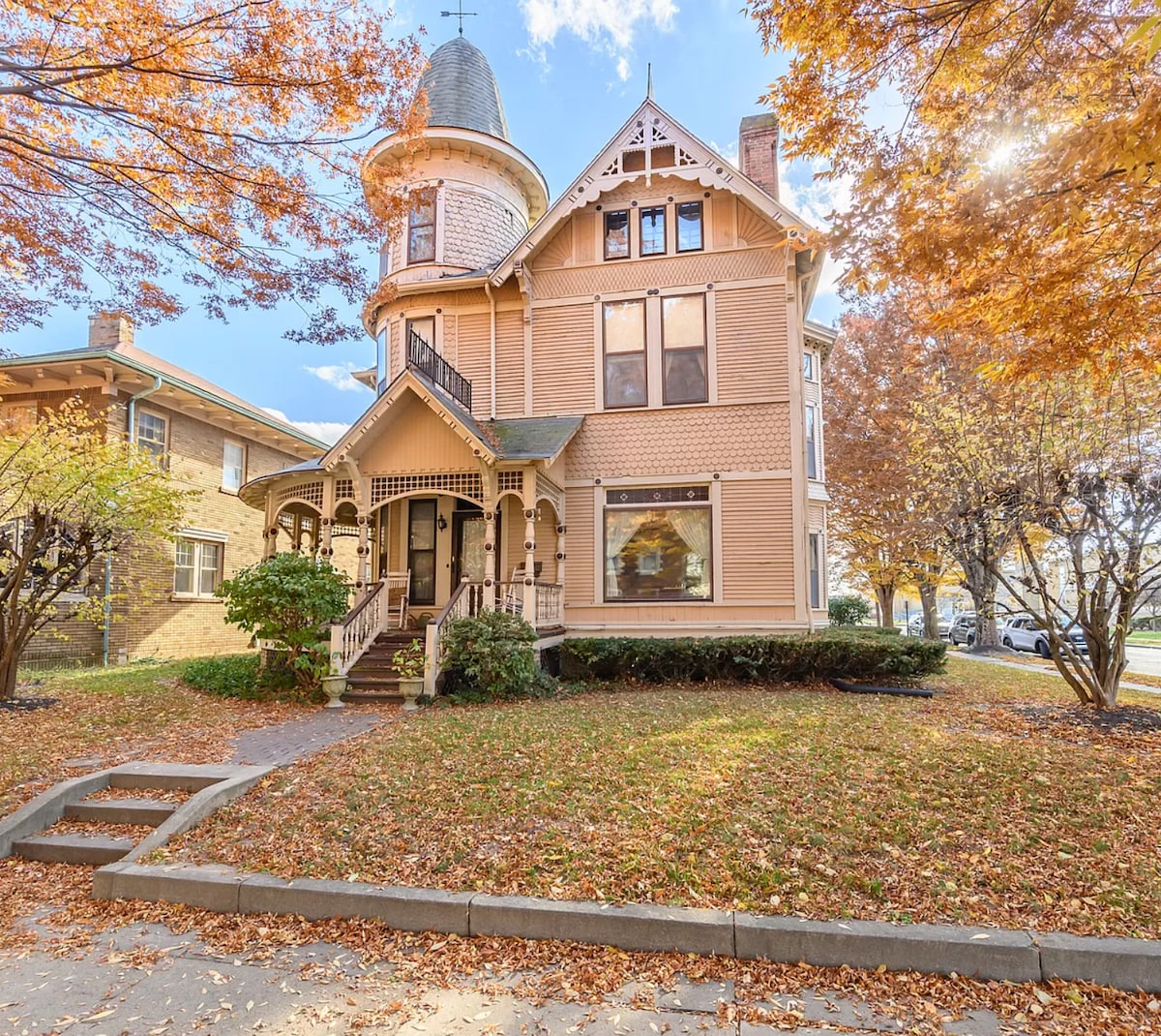 Victorian Home in a fabulous location!