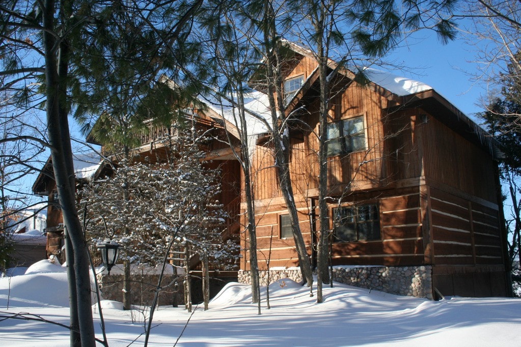 Cottage suite, lakeside with beautiful view!