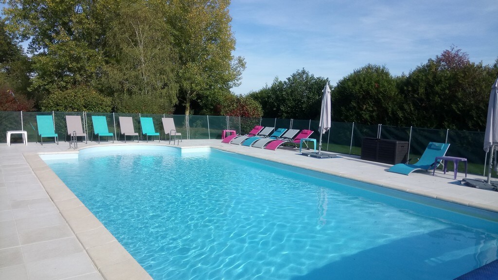 Gîte la Champeigne 15 places  Piscine & confort