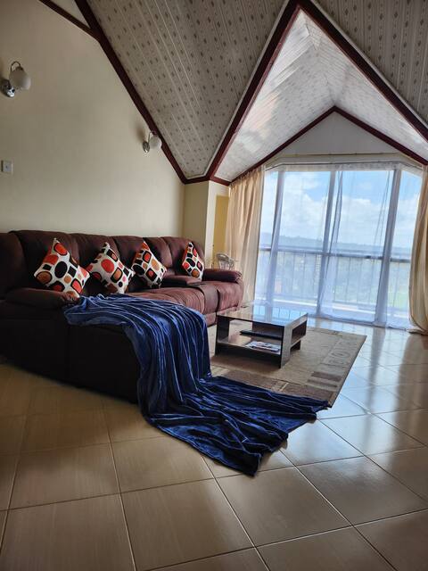 Fully furnished 3br, master ensuite penthouse.