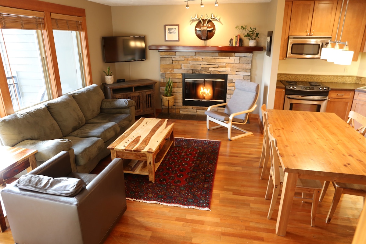 Beautiful 3-bedroom Seventh Mountain Resort condo