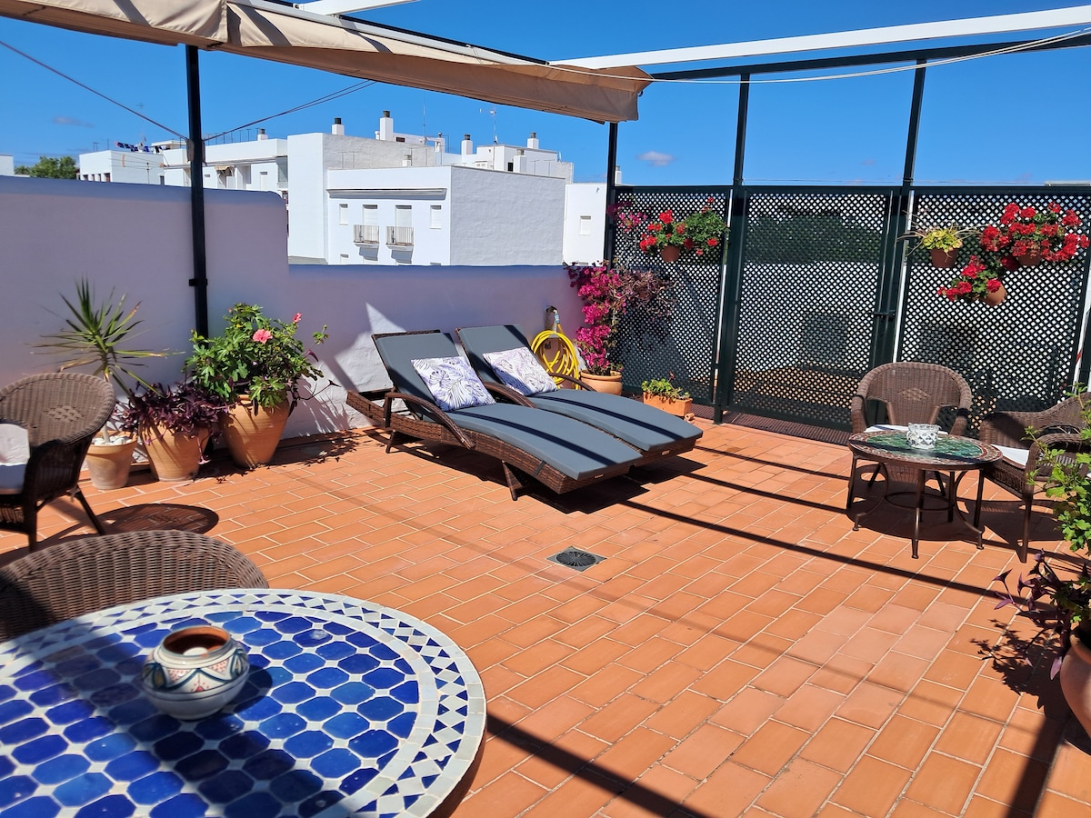 Apartamento con encanto y amplia terraza privada.