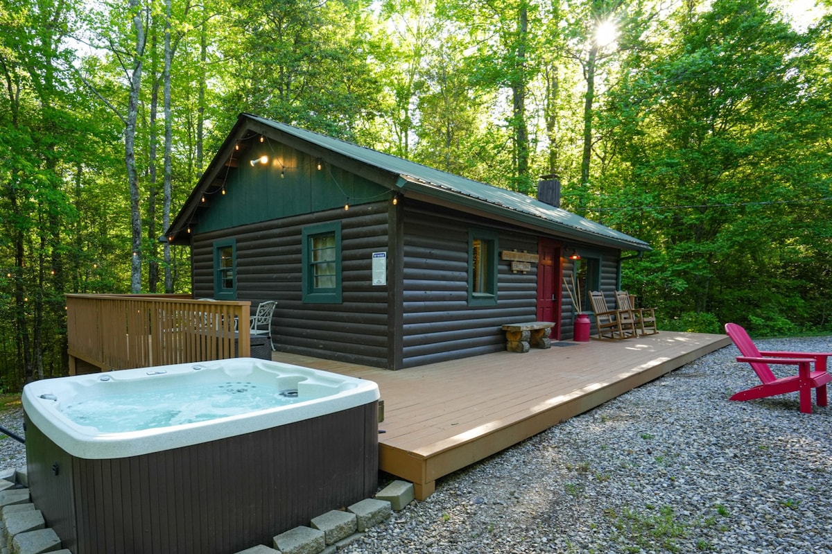 大型小木屋：热水浴缸和游乐场