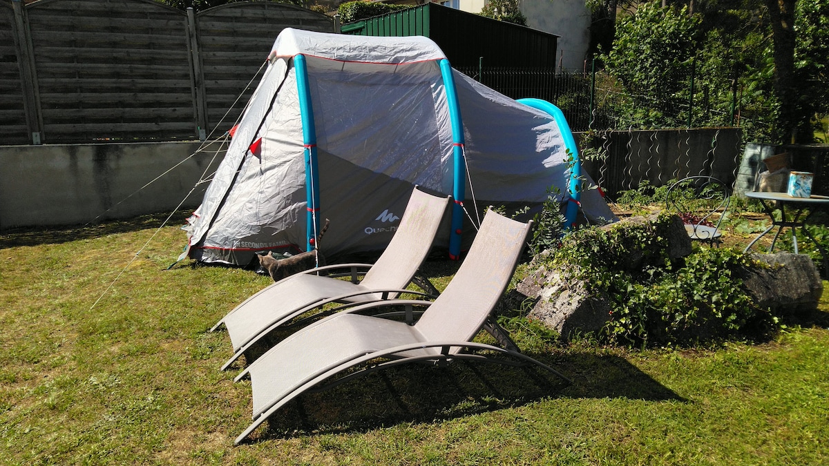 Tente 4 places équipée dans jardin au calme