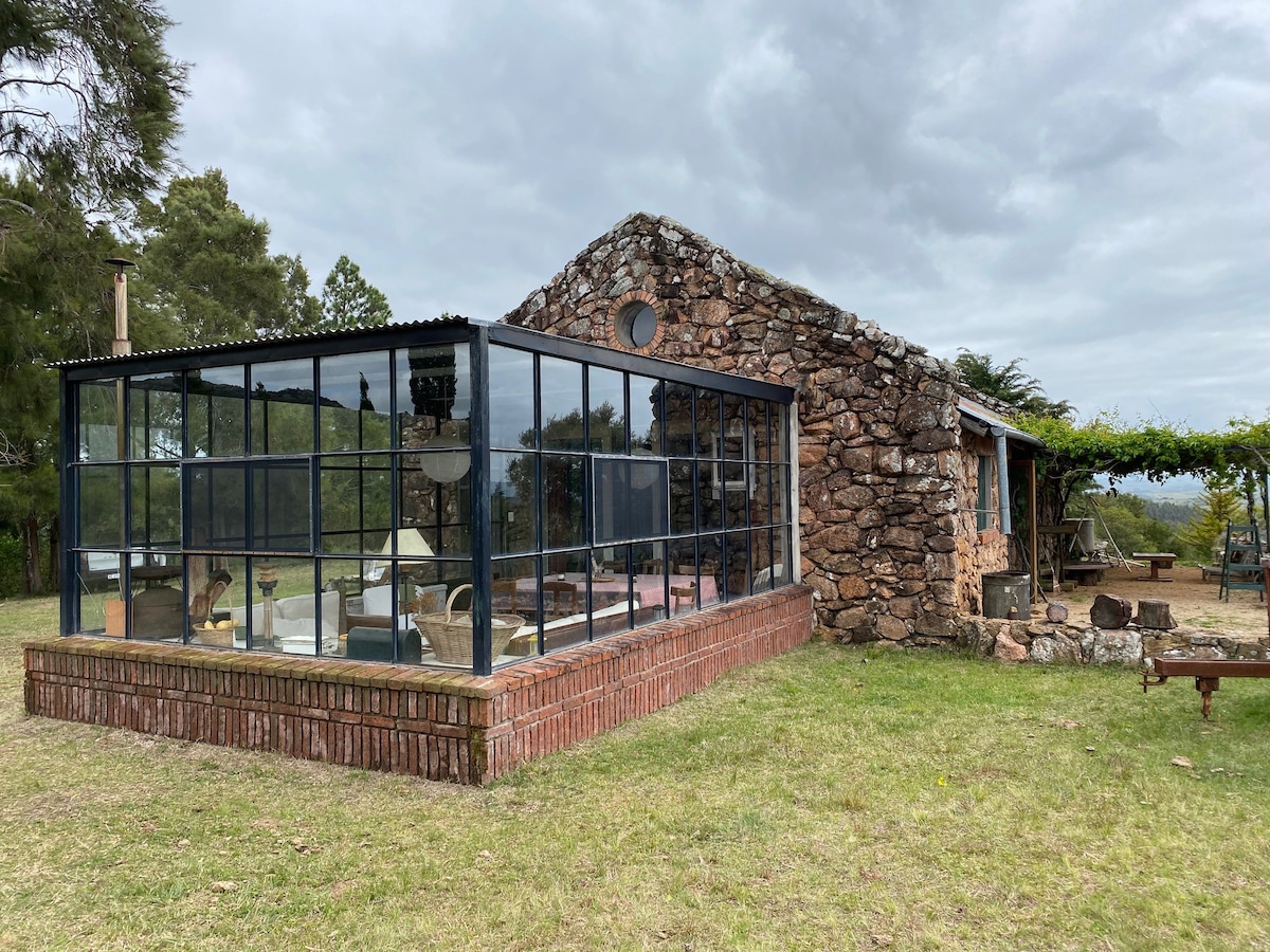 Casa y campo en la sierra, a 50' de Punta del Este