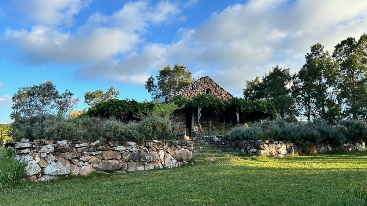 Casa y campo en la sierra, a 50' de Punta del Este