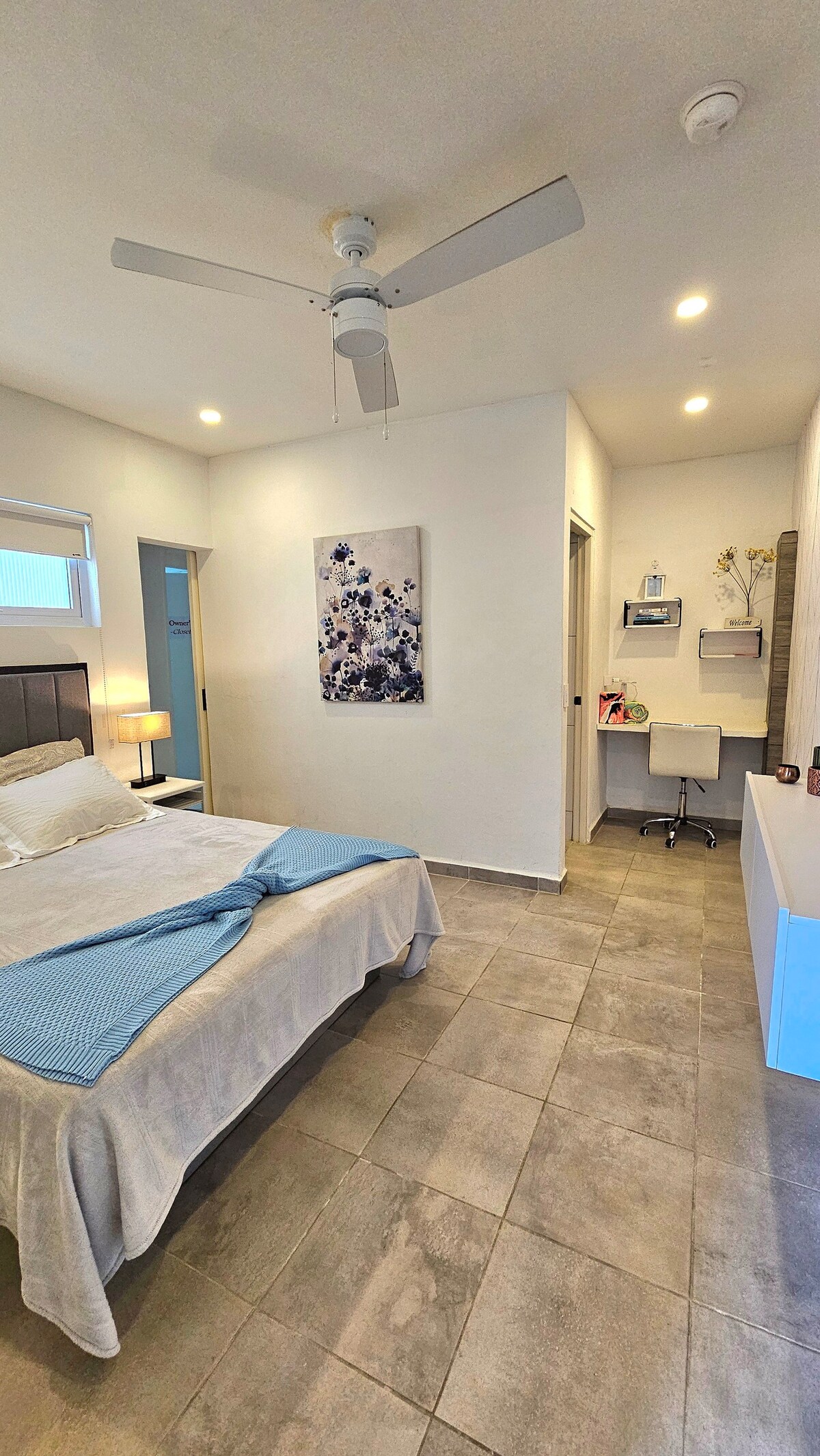 现代温馨舒适的1卧室公寓，带私人泳池
