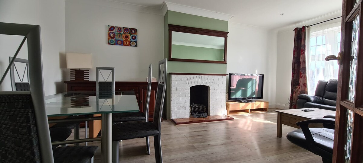 Spacious, Well Located 2-BDR Golders Green Flat