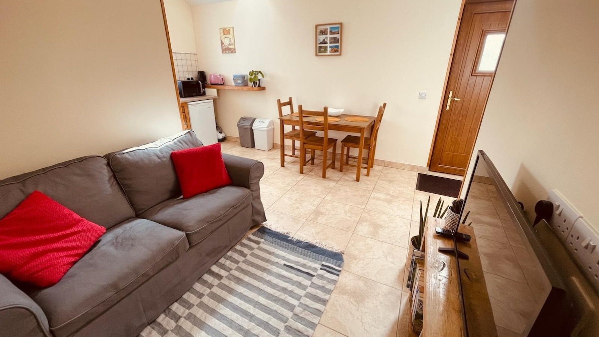 Bright spacious apartment 5 min walk to Annascaul