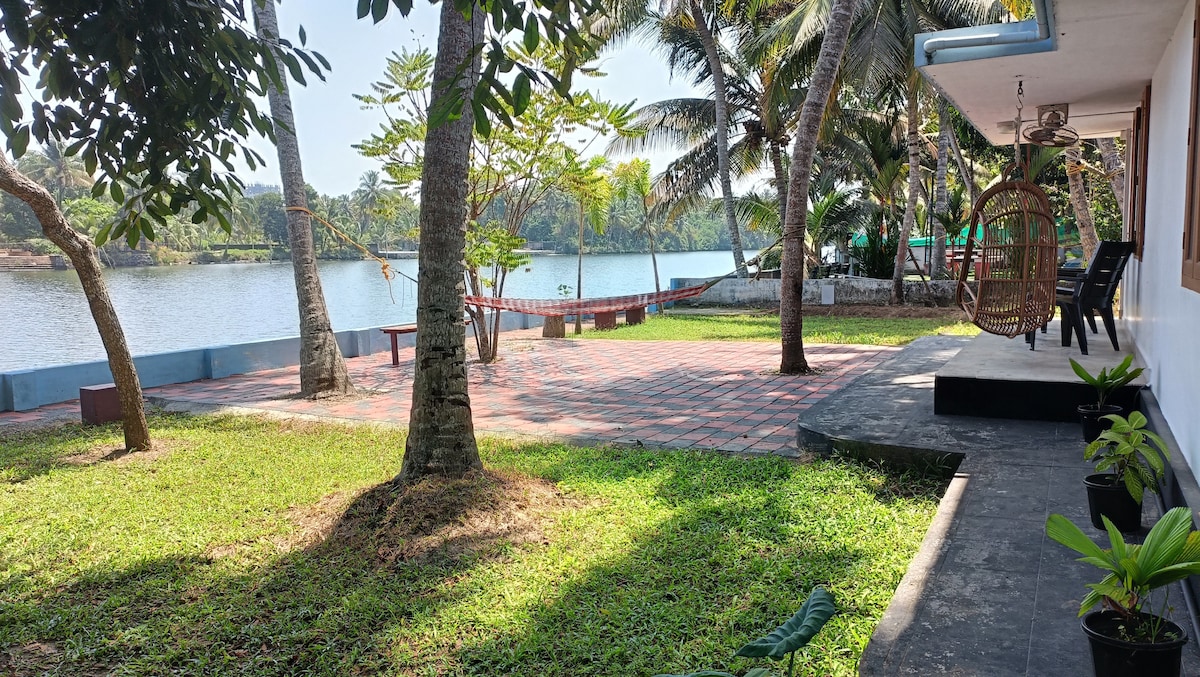 RIVER VIEW - Waterfront Villa