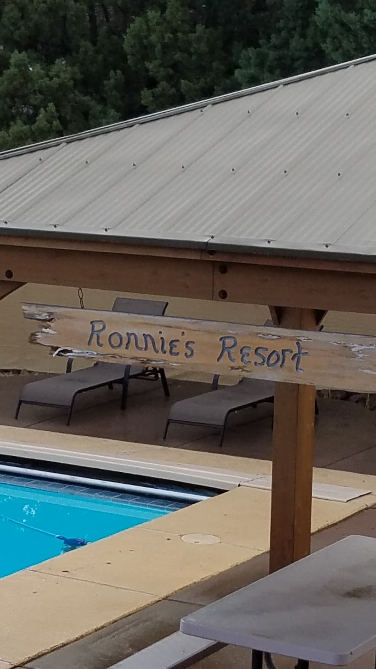 Ronnie 's Resort