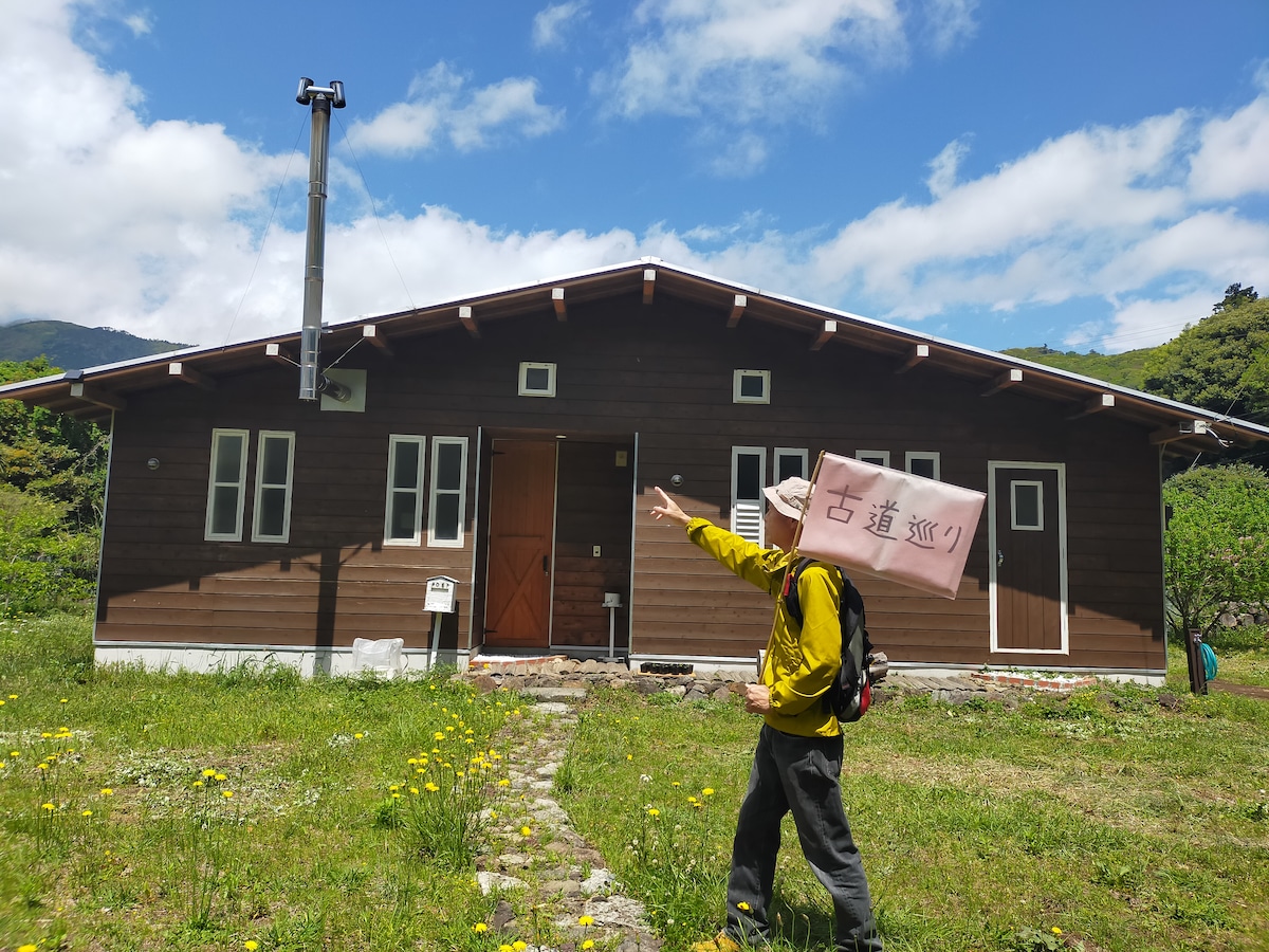 Alpine hut with free tour of old Edo-era paths