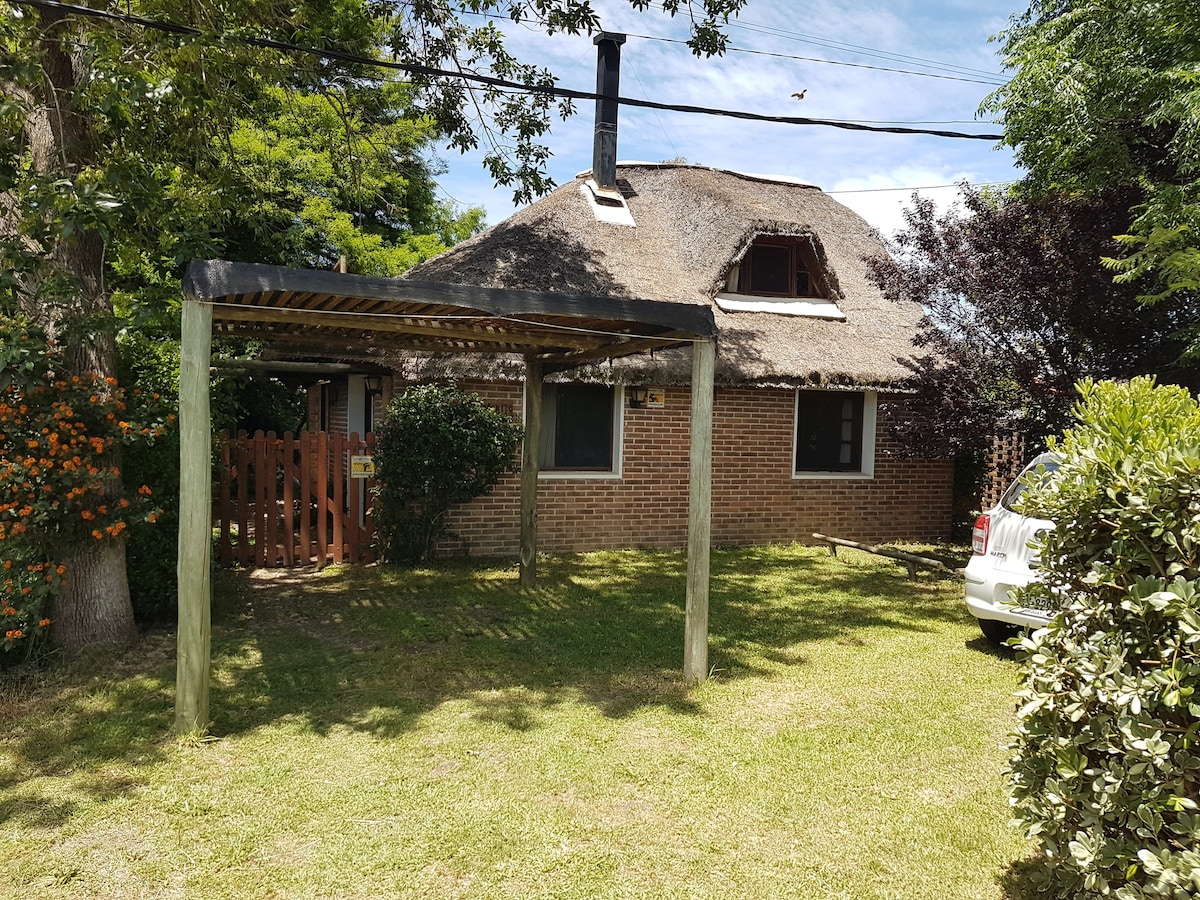 Cabaña con buena sombra en Playa Grande Piriápolis