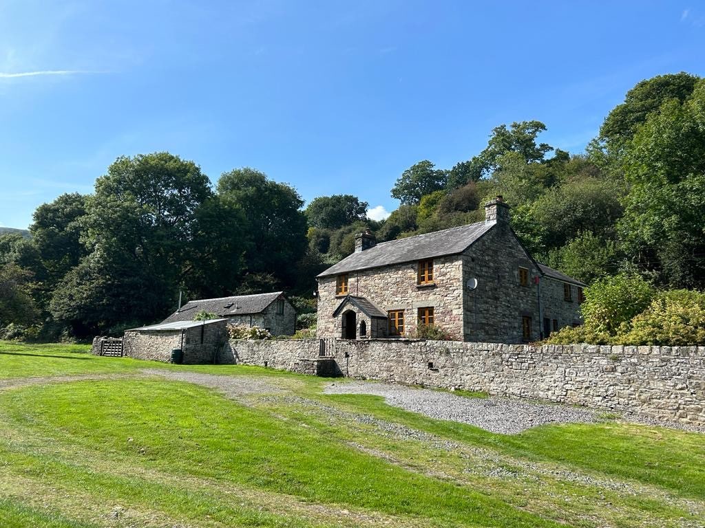 Beautiful 4 bedroom Cottage, Cwmbach Farm