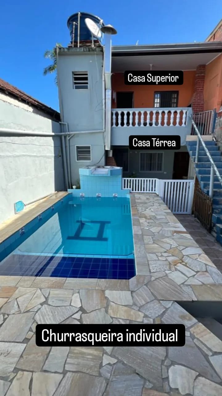 Casa de Praia / Com piscina - Casa Térrea