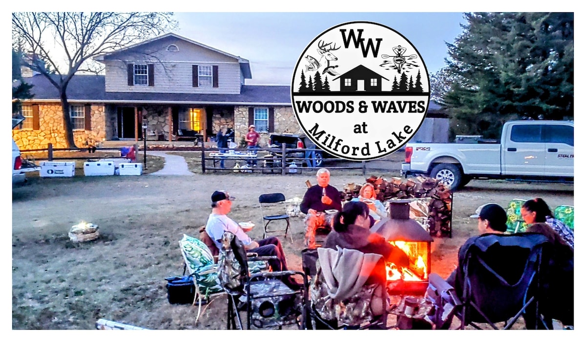 Woods & Waves -历史悠久的湖畔别墅，占地9英亩。