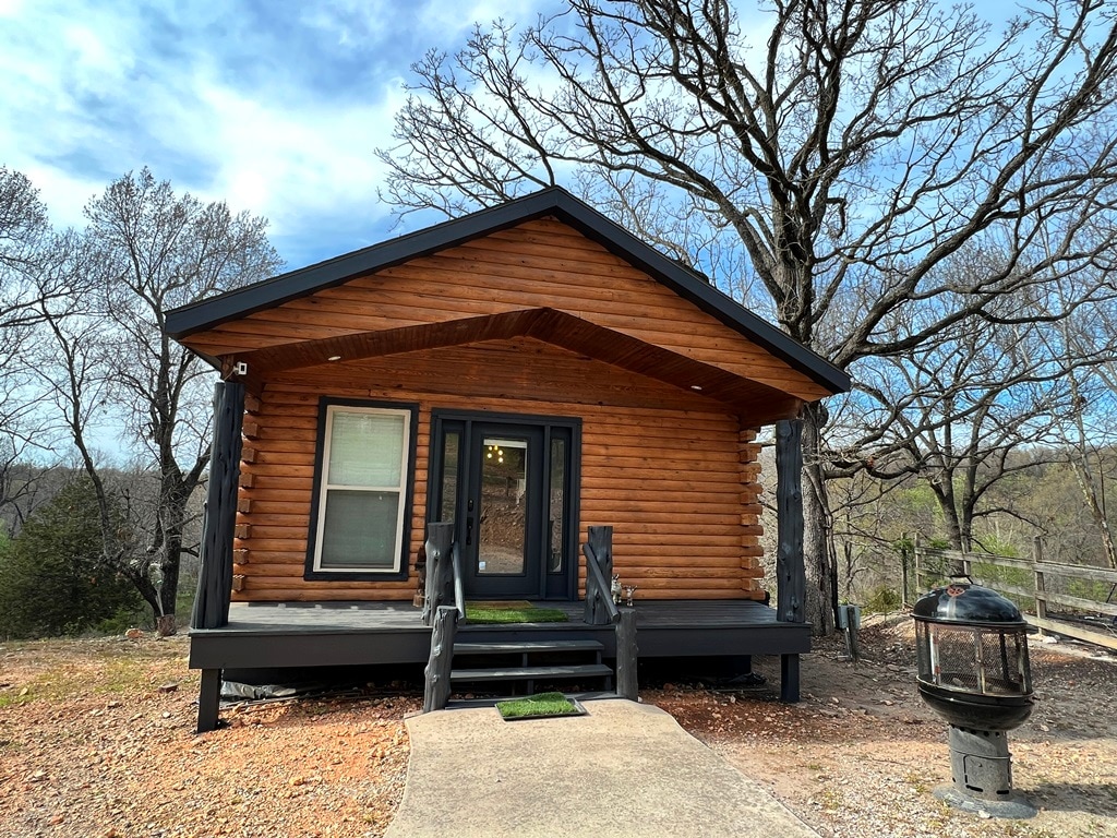 马溪（ Horse Creek ）附近草原小屋（ Prairie Cabin ）