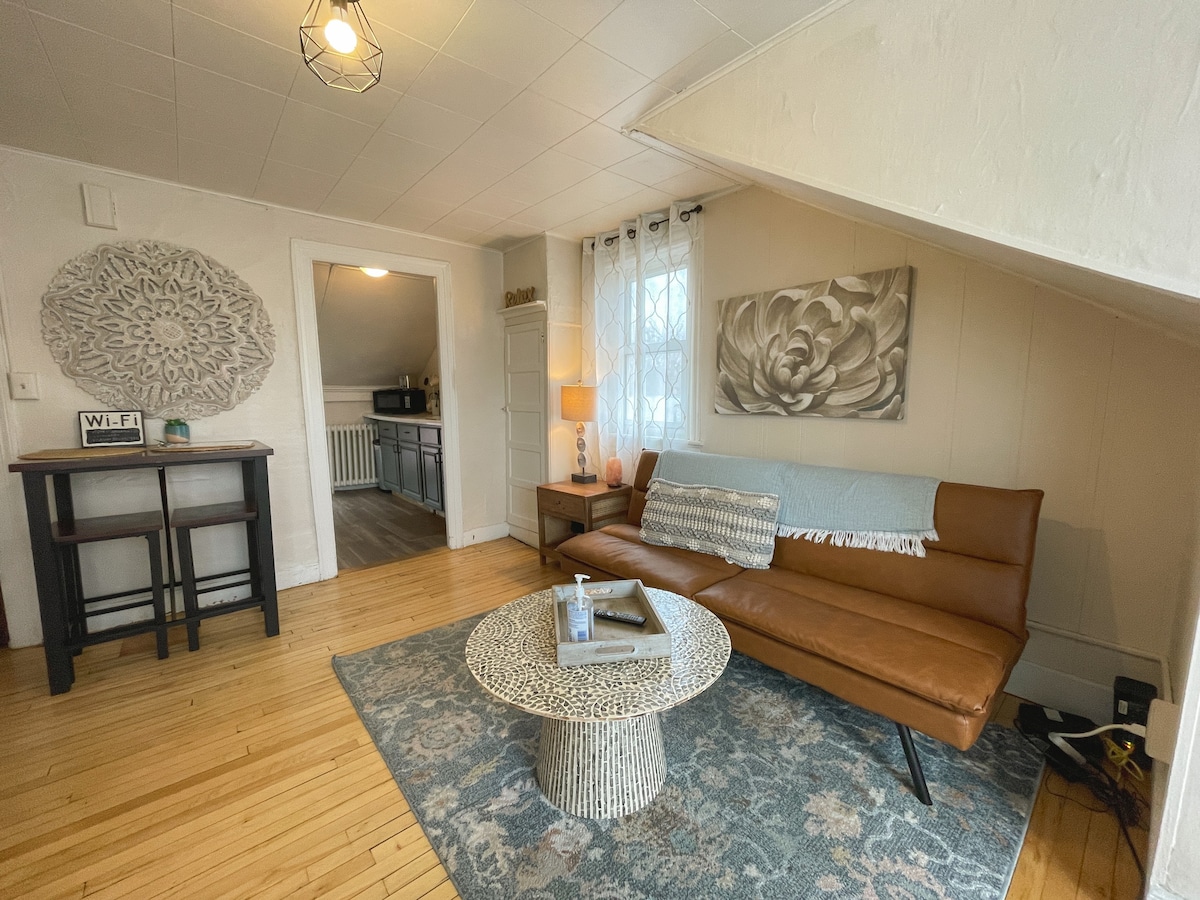 Cozy Suite Near Downtown Plattsburgh - 1BR ！