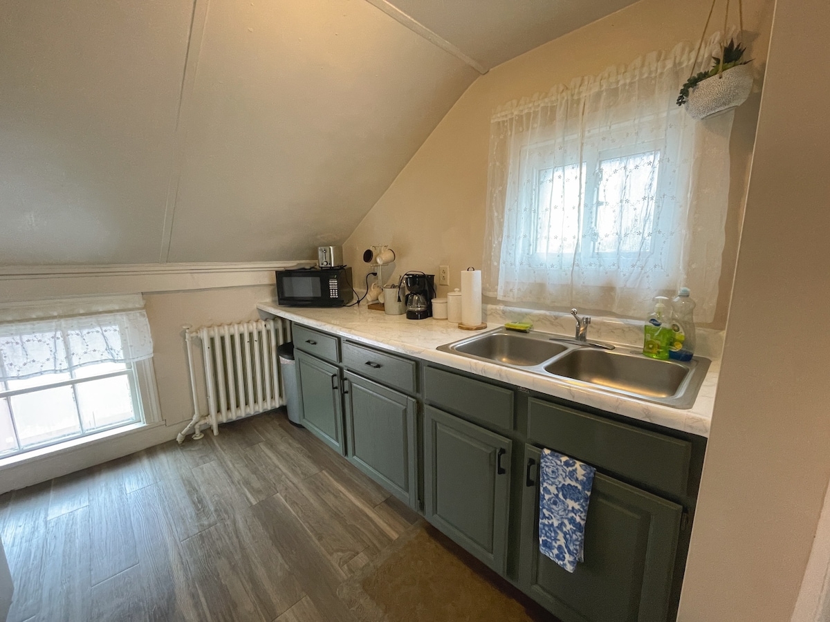 Cozy Suite Near Downtown Plattsburgh - 1BR ！