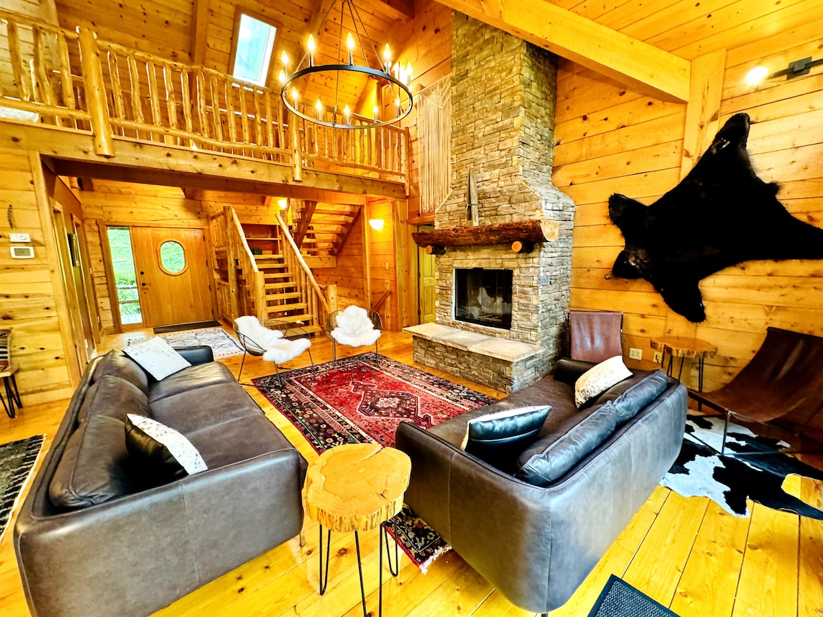 Log Cabin Oasis with A/C Treehouse - Sleeps 30+