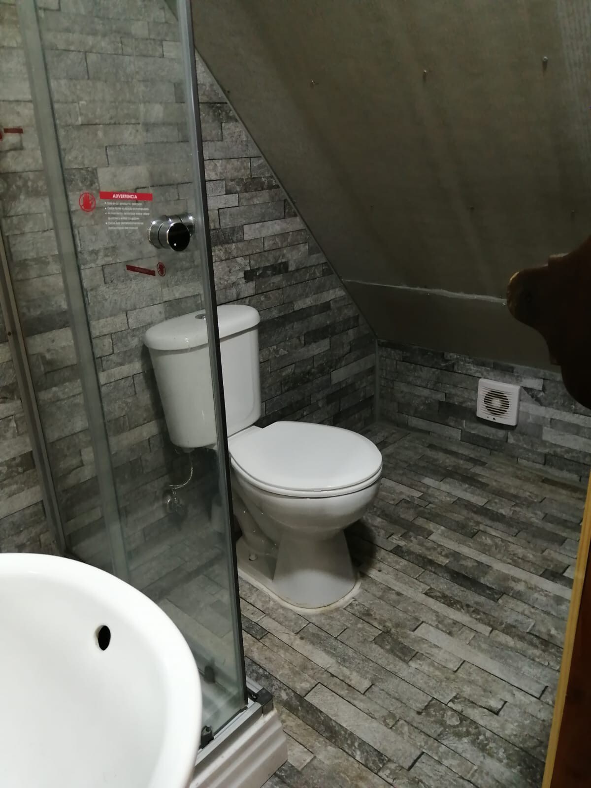 Excelente habitación con baño privado y balcon